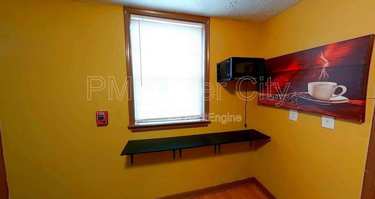 237 E 21st St - Photo 6 of 16