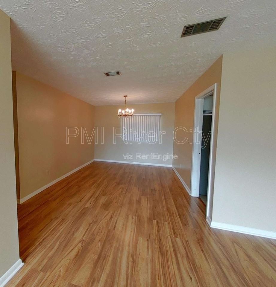 7819 Lisa Dr E - Photo 6 of 17