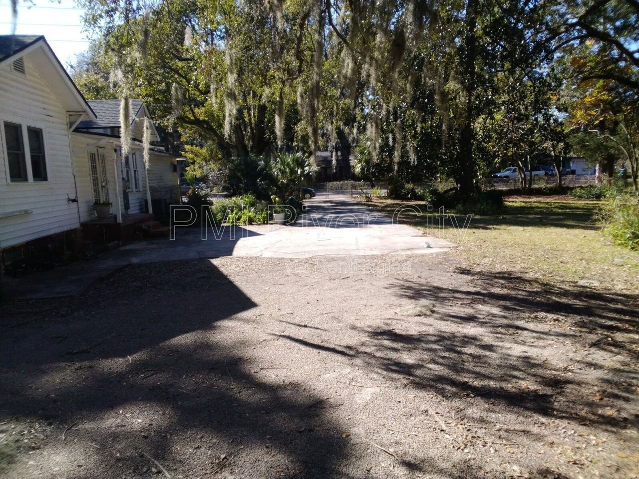 453 Arlington Rd N - Photo 2 of 12