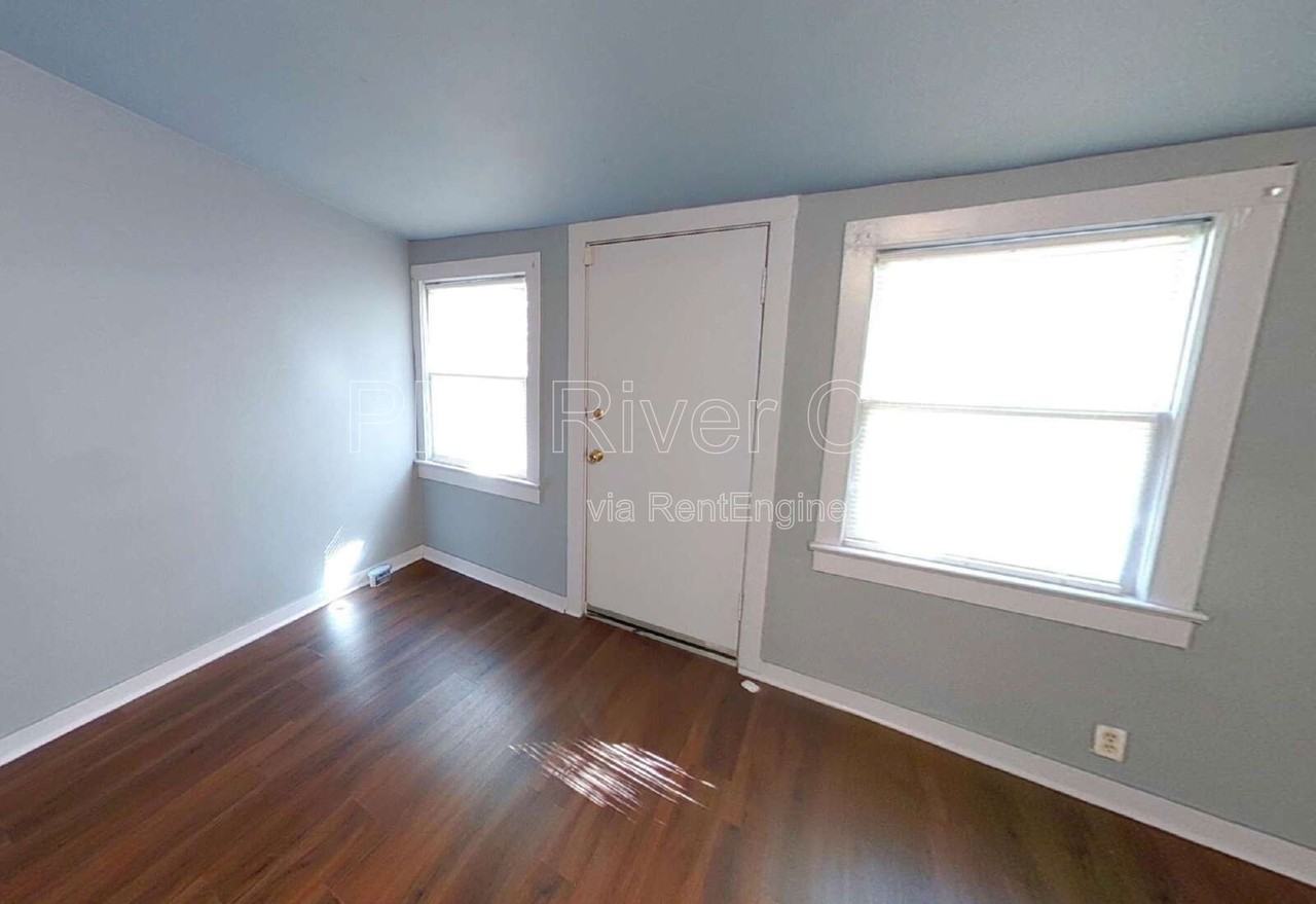 453 Arlington Rd N - Photo 5 of 12