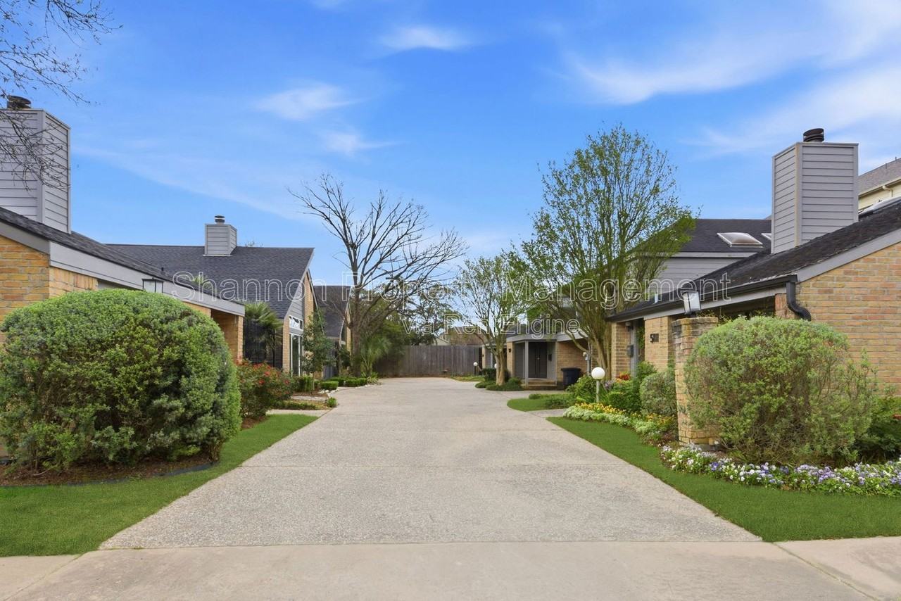 5103 Austin St - Photo 3 of 38