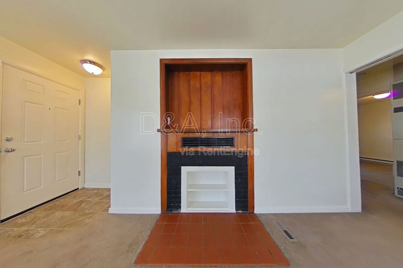 1011 Nw 25th St - Photo 2 of 11