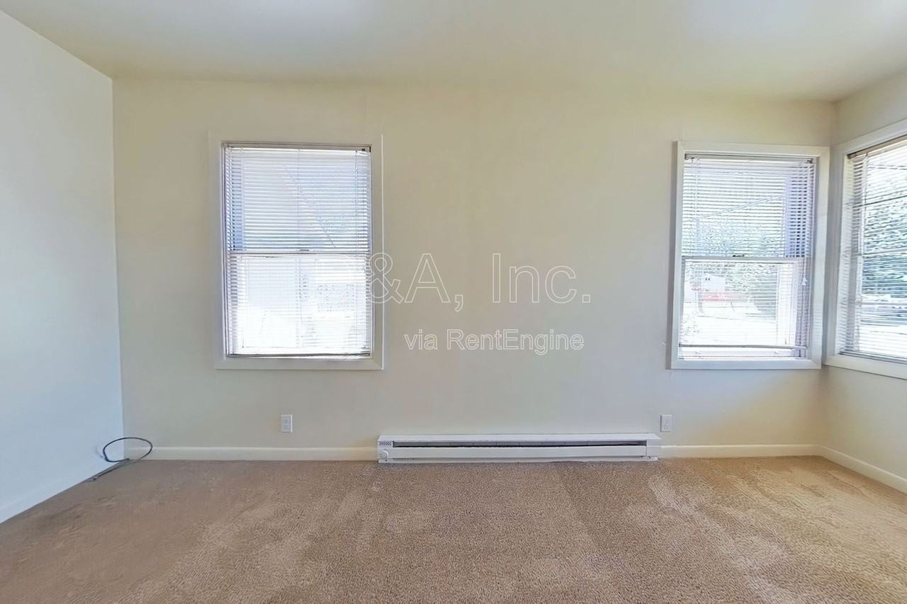 1011 Nw 25th St - Photo 3 of 11