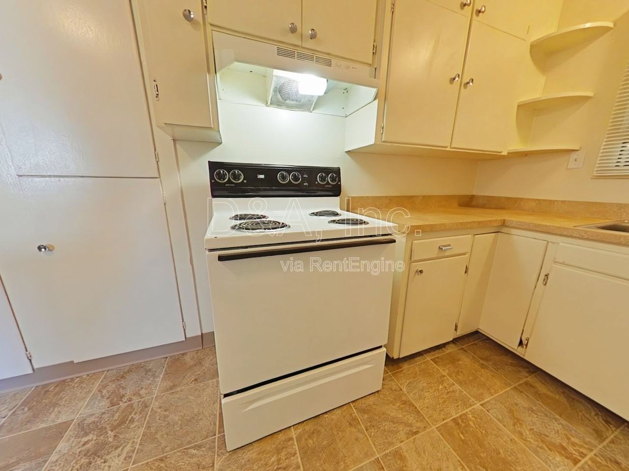 1011 Nw 25th St - Photo 5 of 11