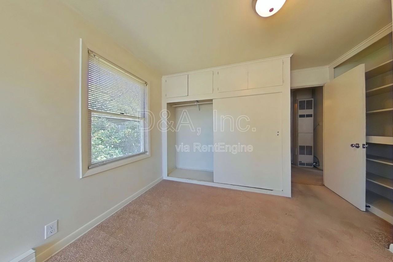 1011 Nw 25th St - Photo 7 of 11