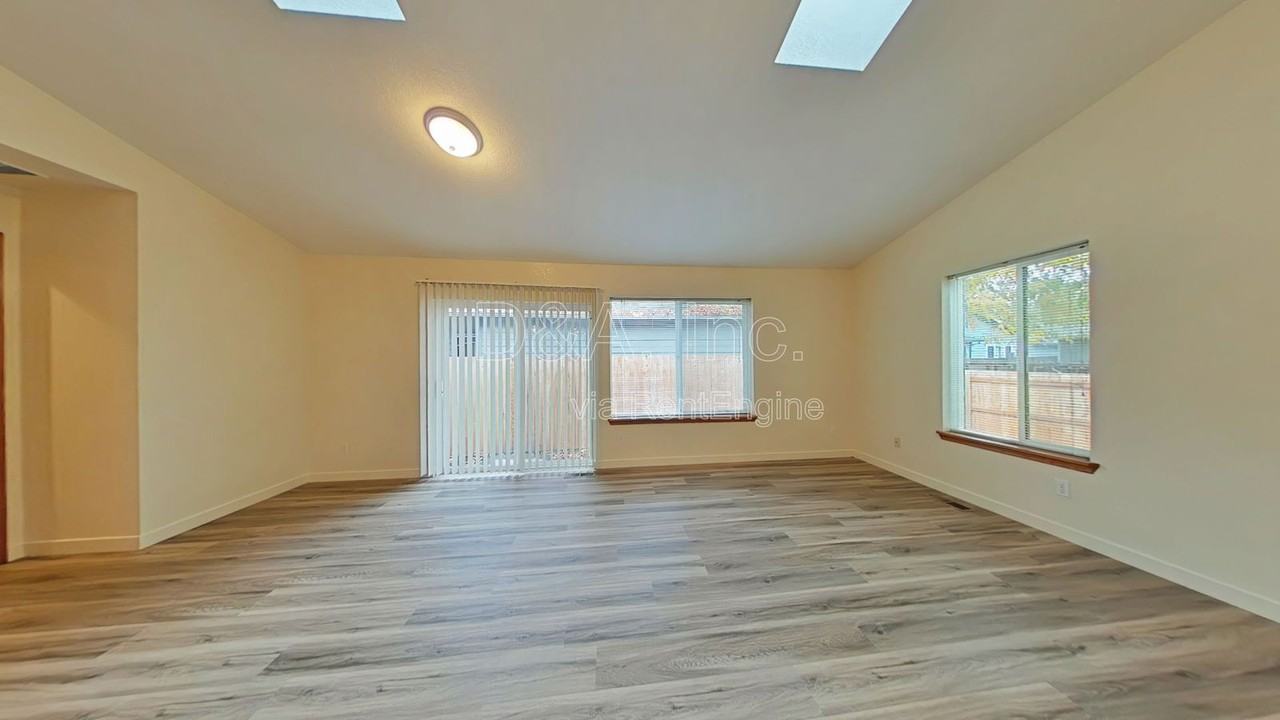 163 Se Partridge Dr - Photo 2 of 13