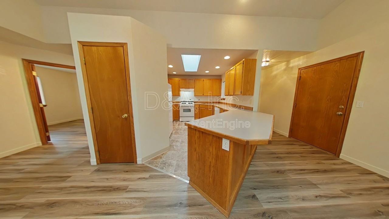 163 Se Partridge Dr - Photo 3 of 13