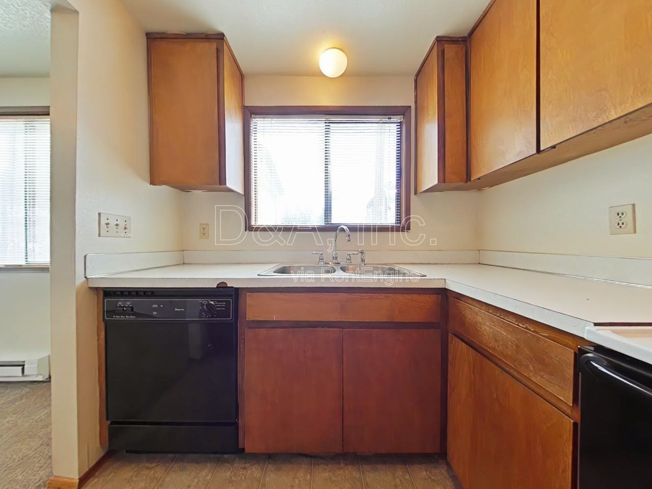 2525 Nw Grant Ave - Photo 4 of 11