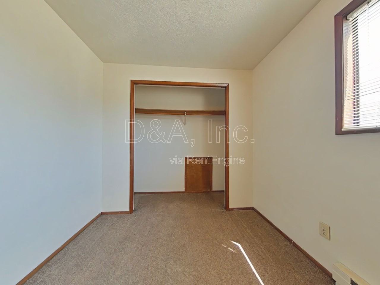 2525 Nw Grant Ave - Photo 6 of 11