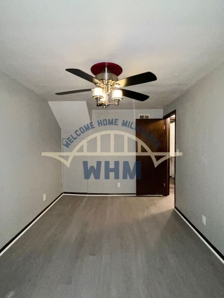 5748 N 40th St - Photo 6 of 11