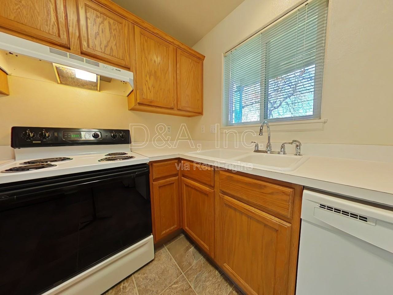 3143 Ne Powderhorn Pl - Photo 4 of 18