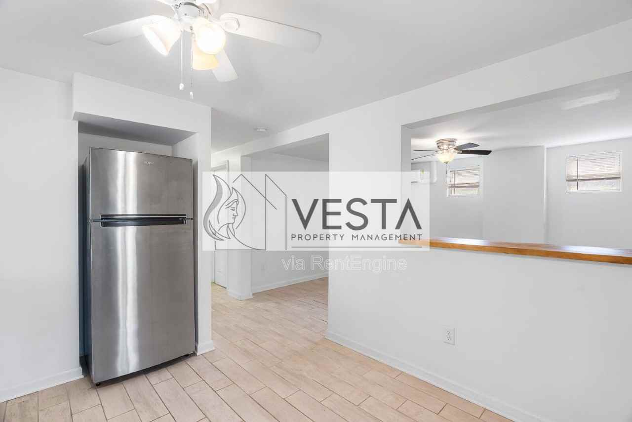 131 Moody Ave - Photo 5 of 21