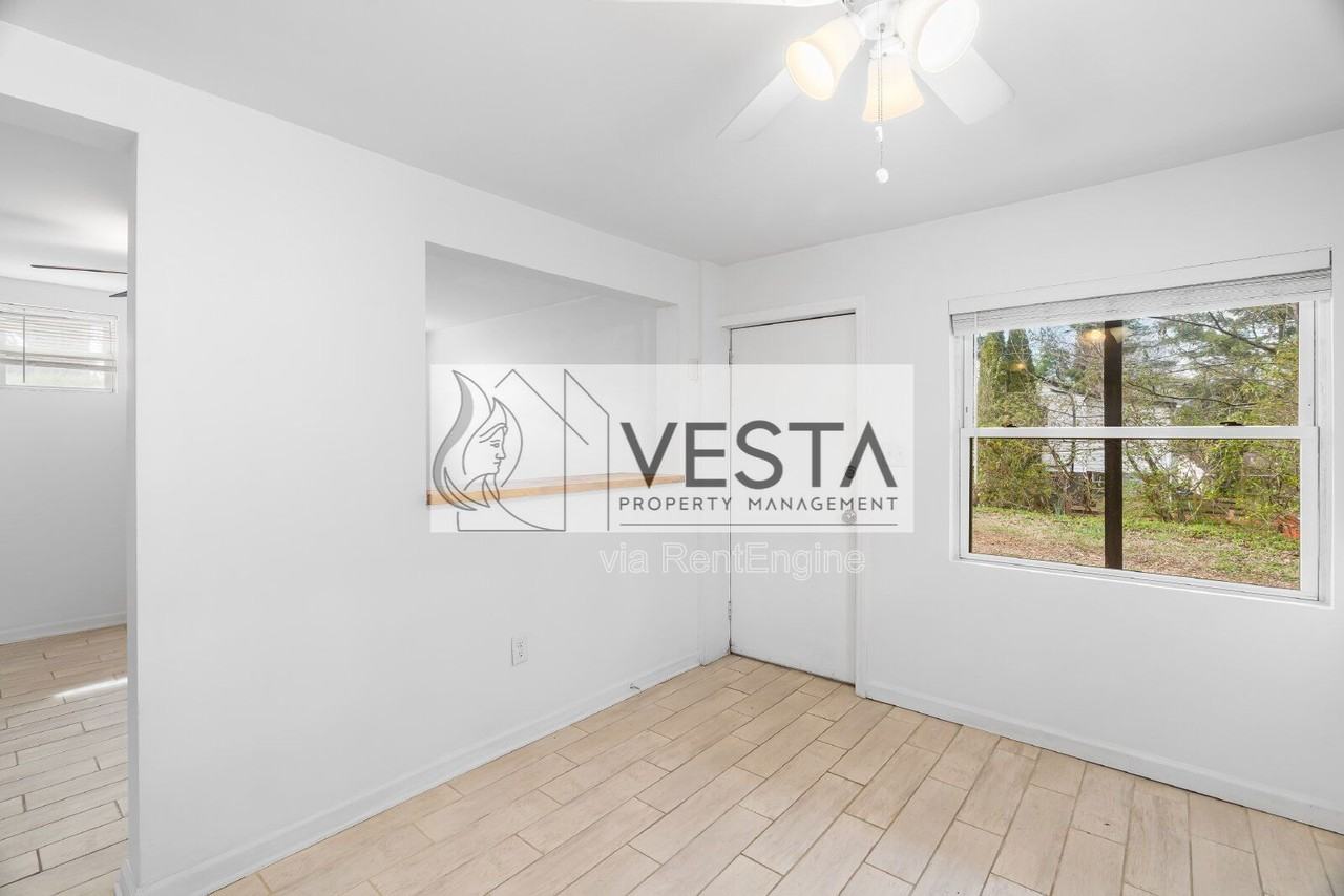 131 Moody Ave - Photo 7 of 21