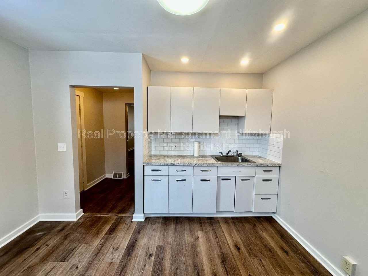 126 Earl St - Photo 5 of 14