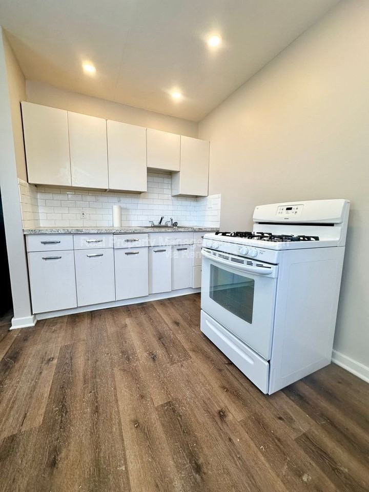 126 Earl St - Photo 6 of 14