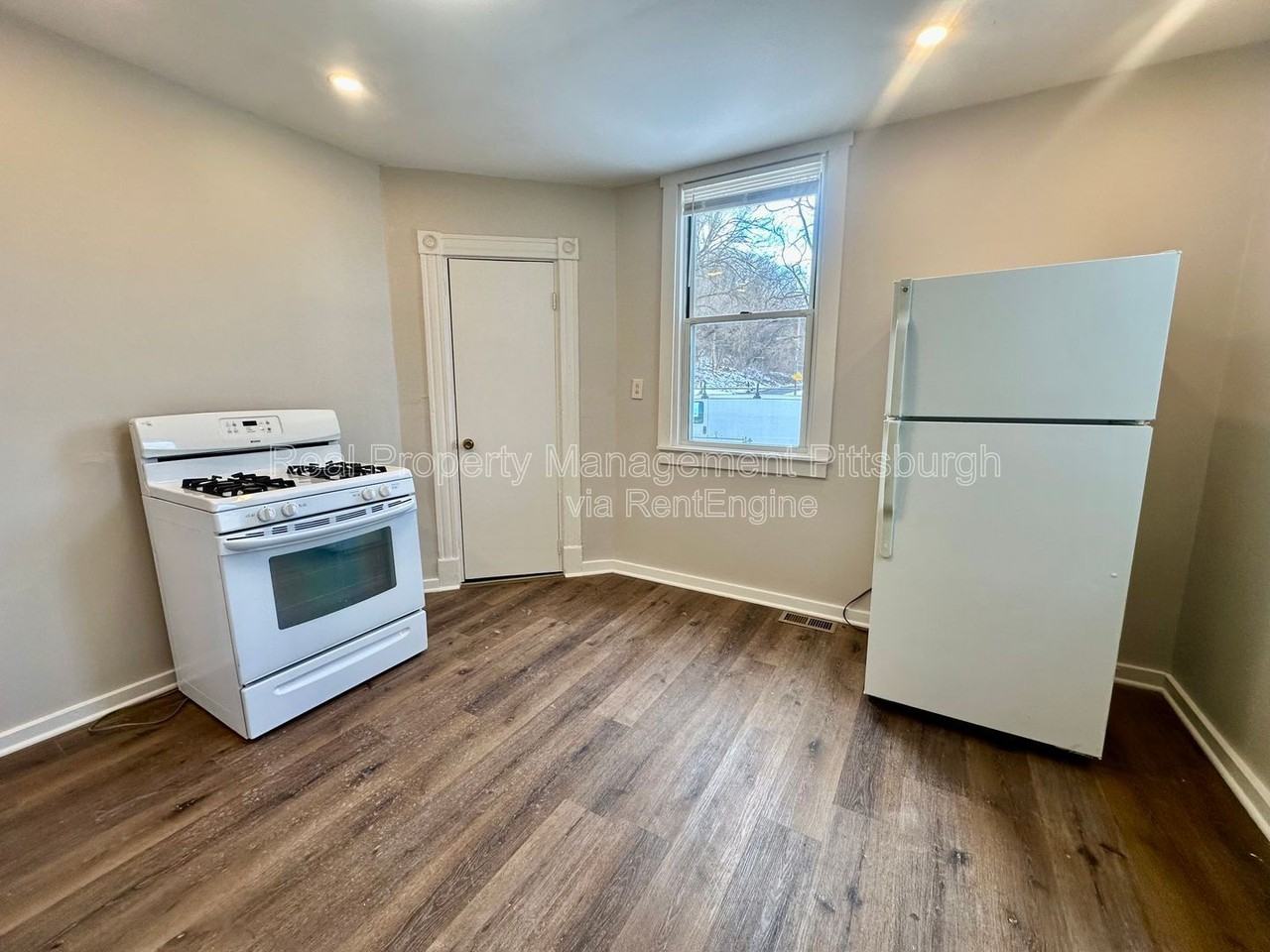 126 Earl St - Photo 7 of 14