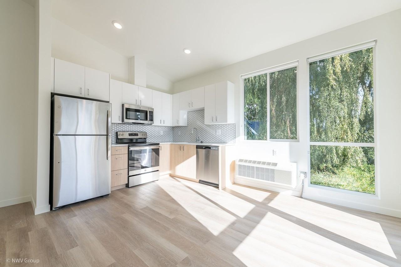 8770 N Willamette - Photo 3 of 28