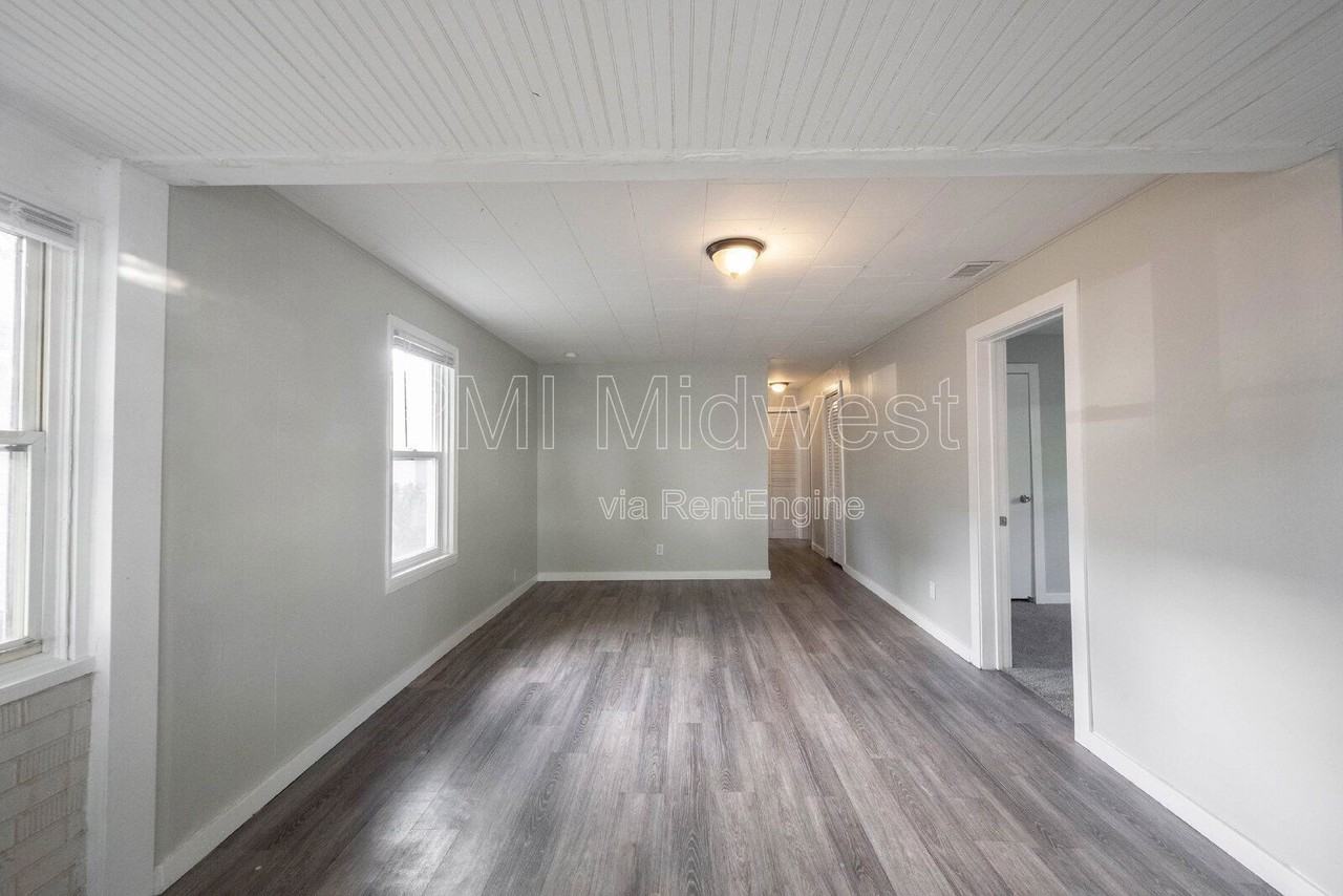 3907 Hoyt Ave - Photo 4 of 19