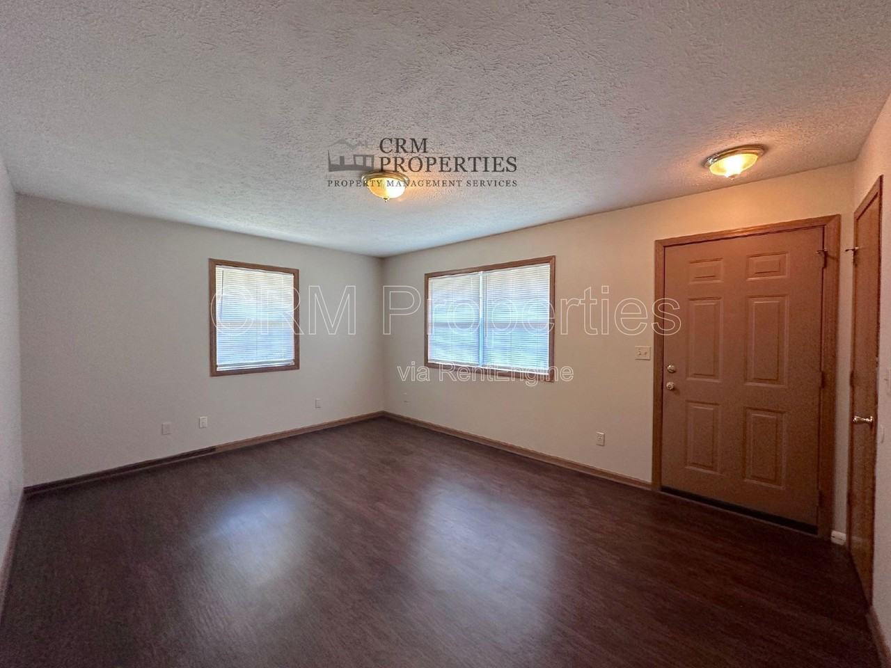 1326 S Waugh St - Photo 3 of 22