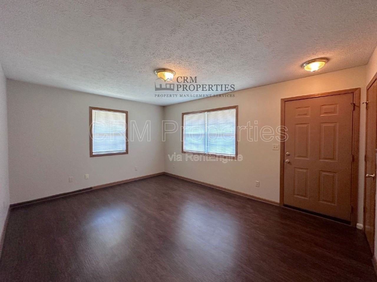 1326 S Waugh St - Photo 5 of 22