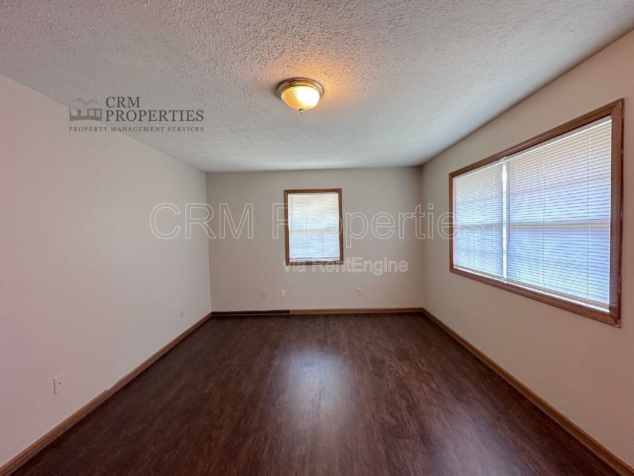 1326 S Waugh St - Photo 6 of 22