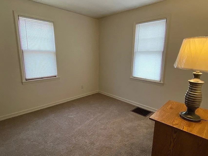 313 W South St - Photo 4 of 8