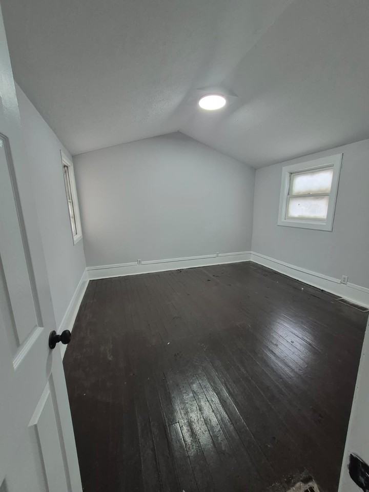 305 N Pershing Dr - Photo 4 of 10