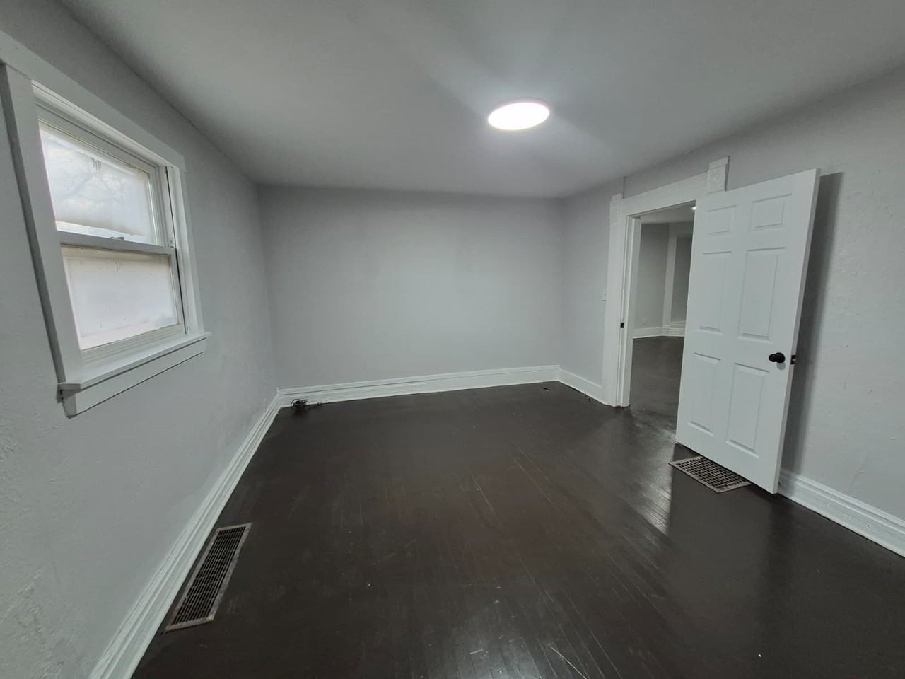 305 N Pershing Dr - Photo 5 of 10