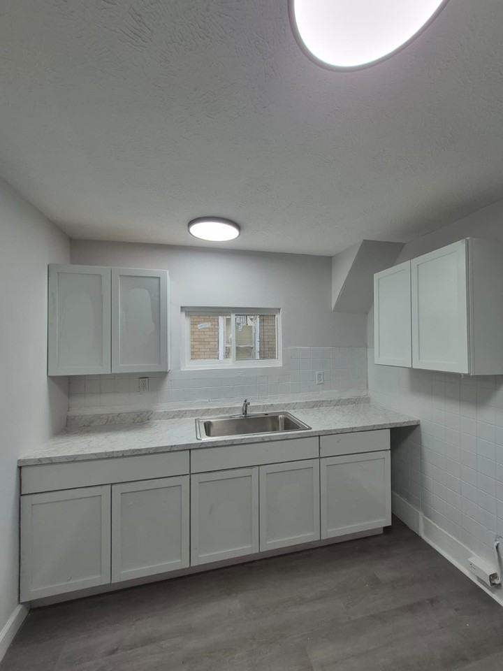 305 N Pershing Dr - Photo 6 of 10