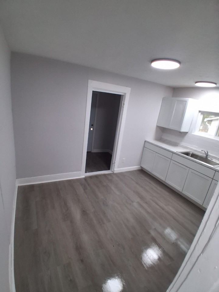 305 N Pershing Dr - Photo 7 of 10