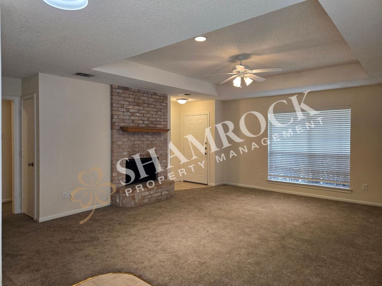 1023 Parkview Cir - Photo 3 of 18