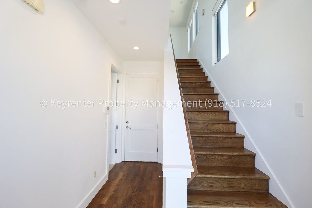 1314 E 35th Pl - Photo 4 of 44
