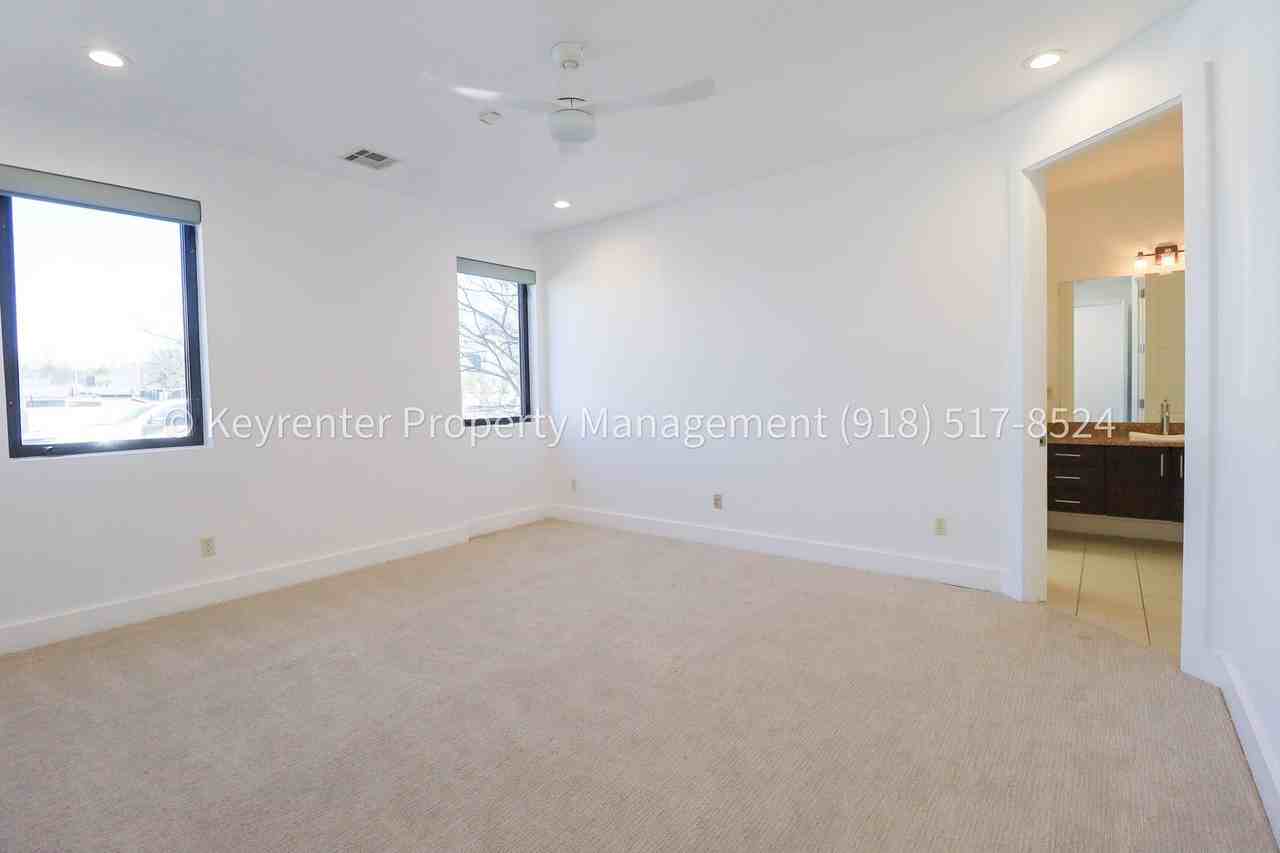 1314 E 35th Pl - Photo 5 of 44