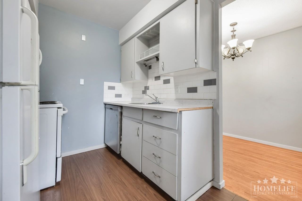 1746 156 St - Photo 6 of 15