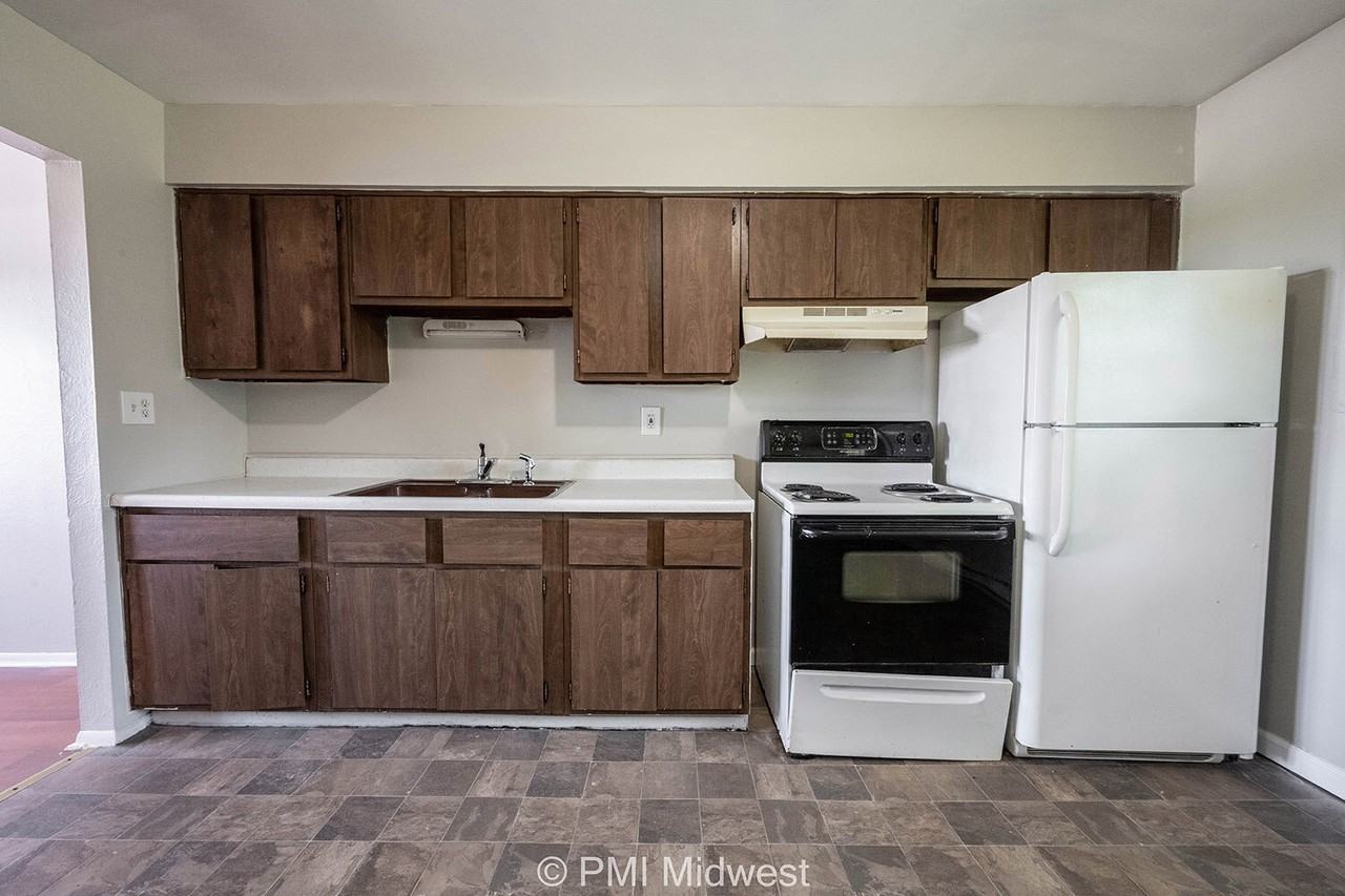 4881 S 300 W Apt 6 - Photo 7 of 19