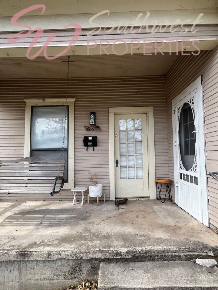 684 N Graham St - Photo 3 of 21