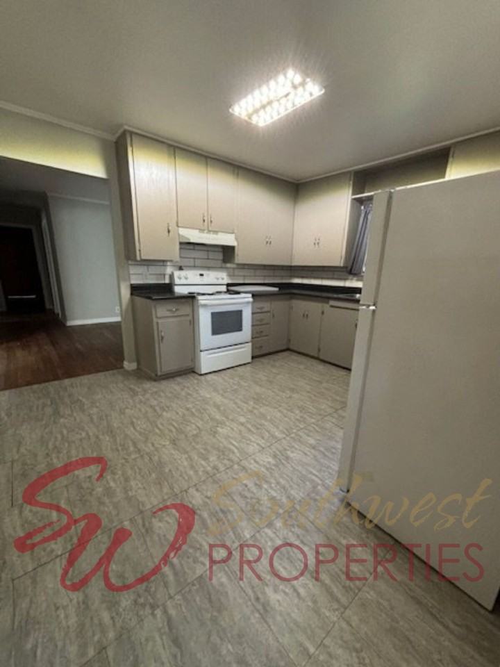 1110 N Neblett St - Photo 2 of 11