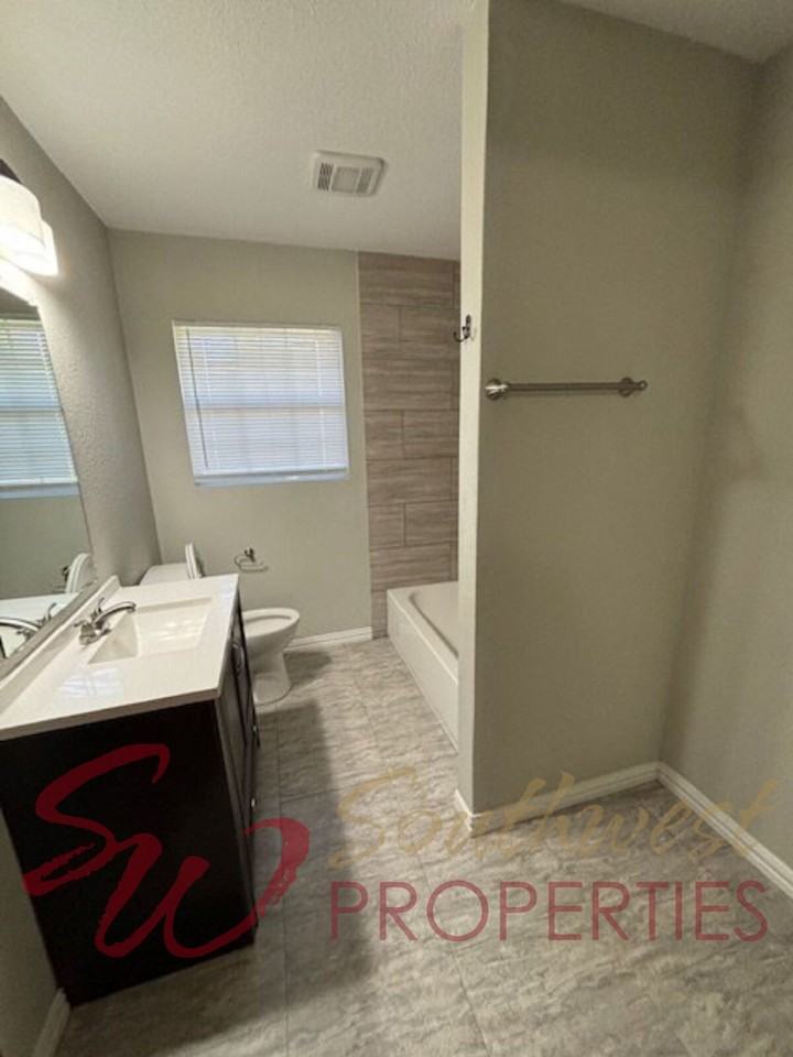 1110 N Neblett St - Photo 6 of 11