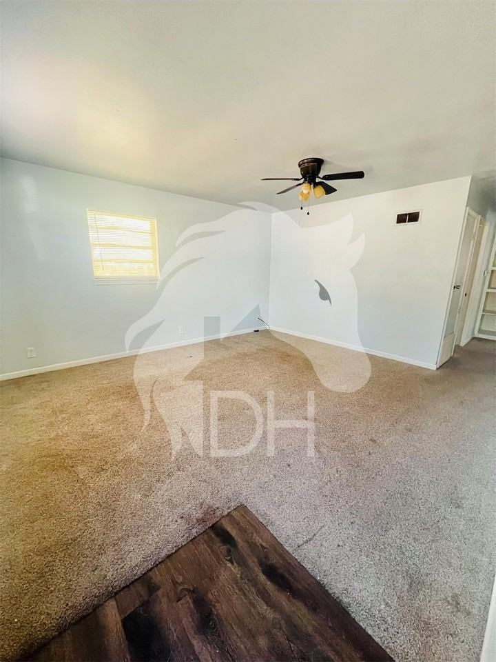 1025 N Davis St - Photo 6 of 10