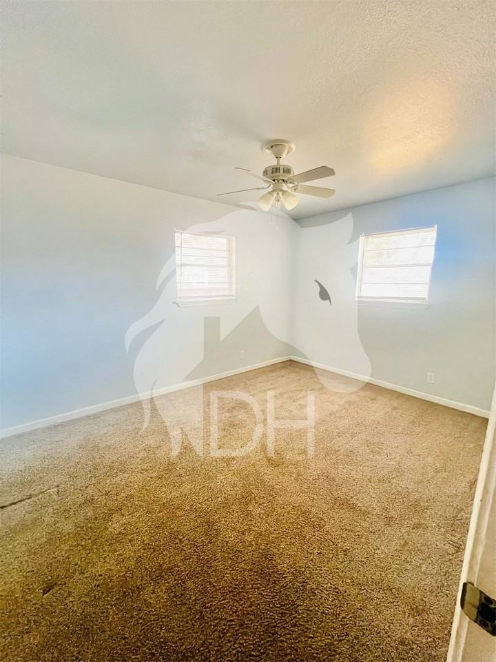 1025 N Davis St - Photo 7 of 10