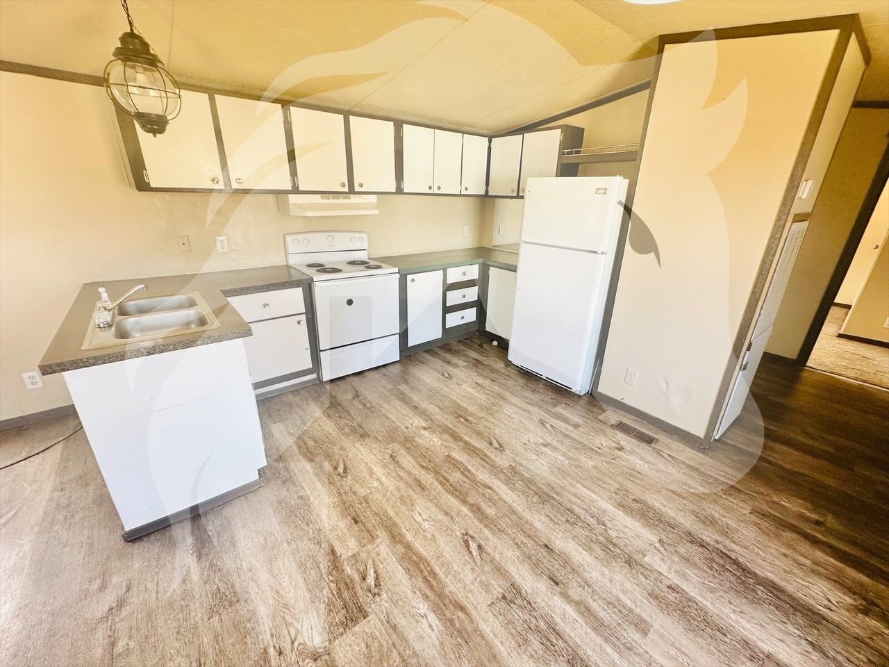 310 Madison Ave - Photo 4 of 13