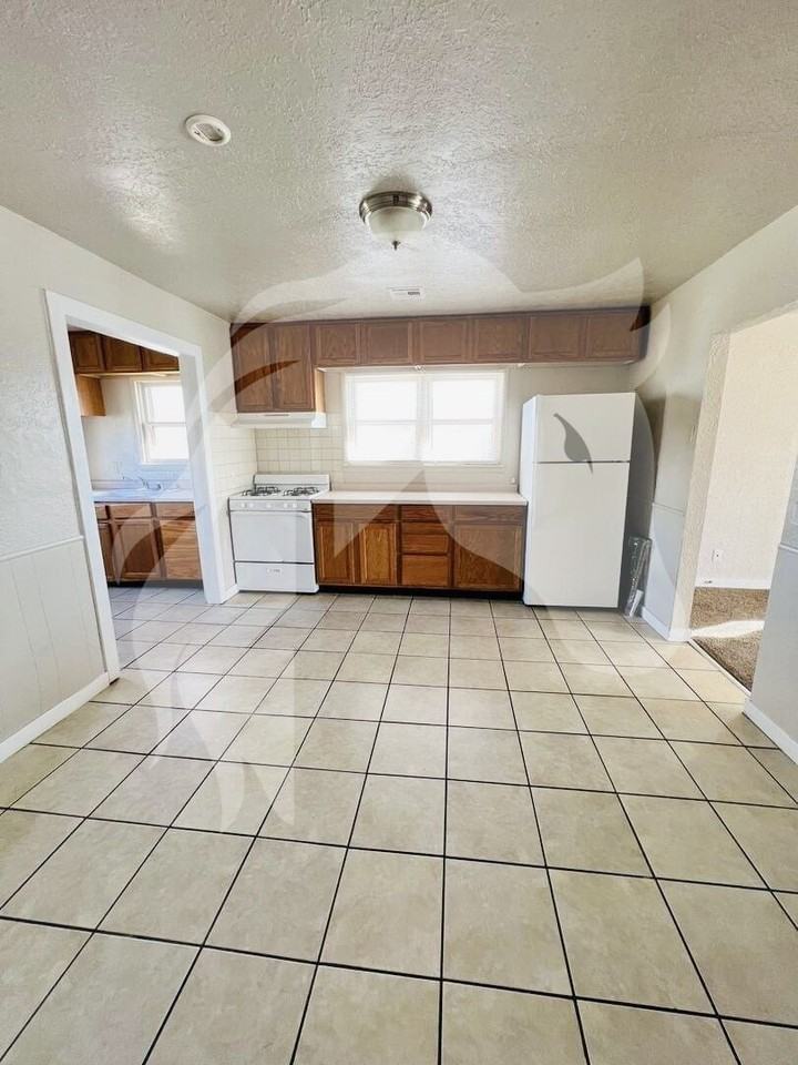 2214 Santa Fe St - Photo 2 of 8