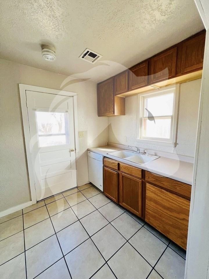 2214 Santa Fe St - Photo 3 of 8