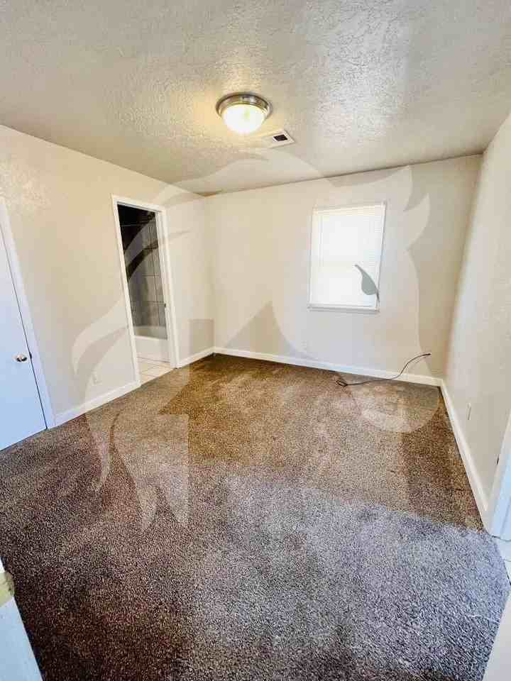 2214 Santa Fe St - Photo 7 of 8