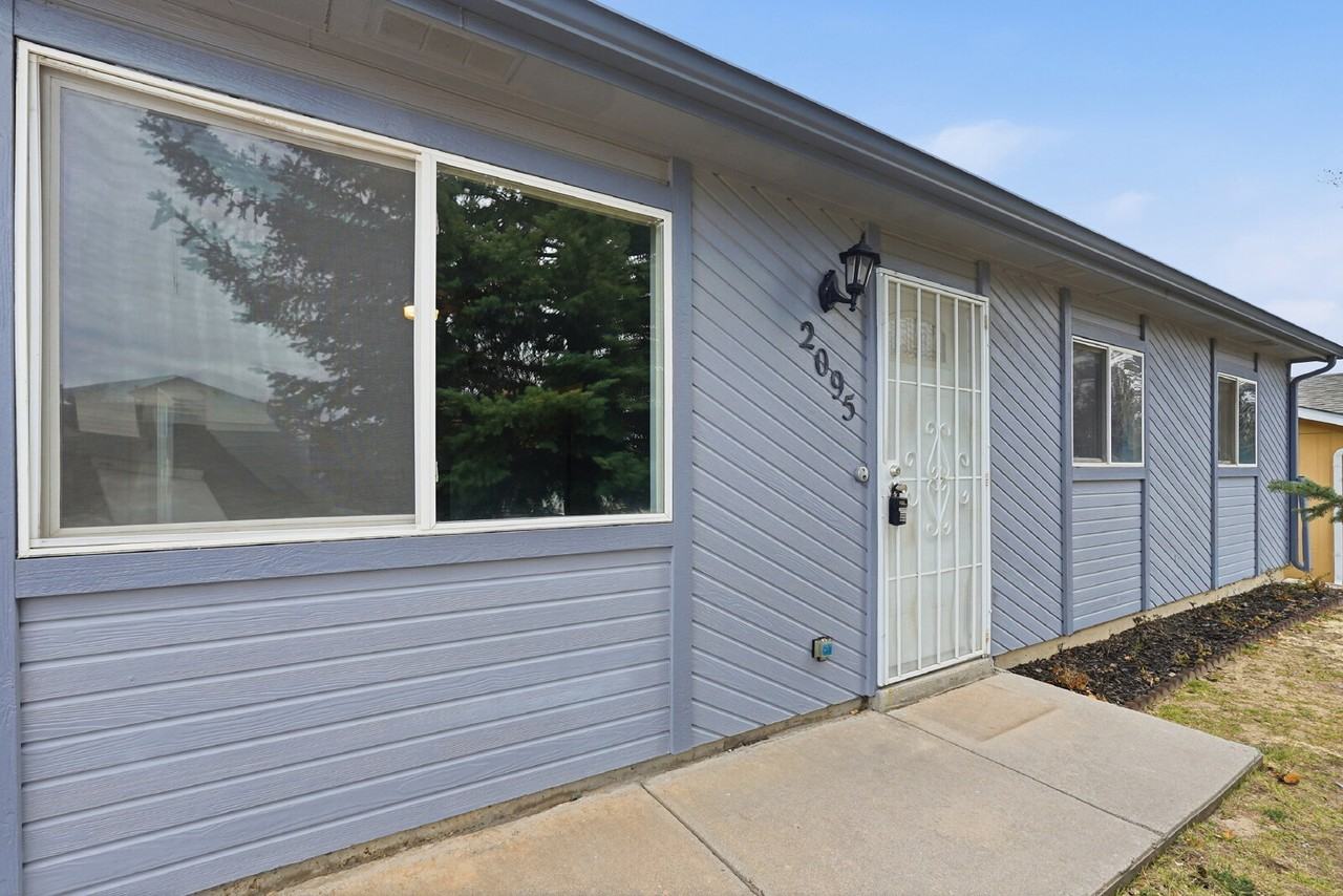 2095 Leoti Dr - Photo 2 of 27