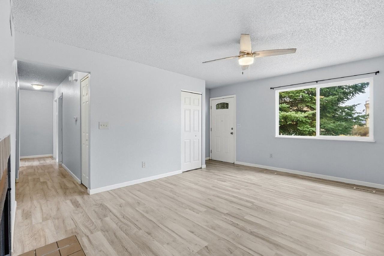 2095 Leoti Dr - Photo 5 of 27