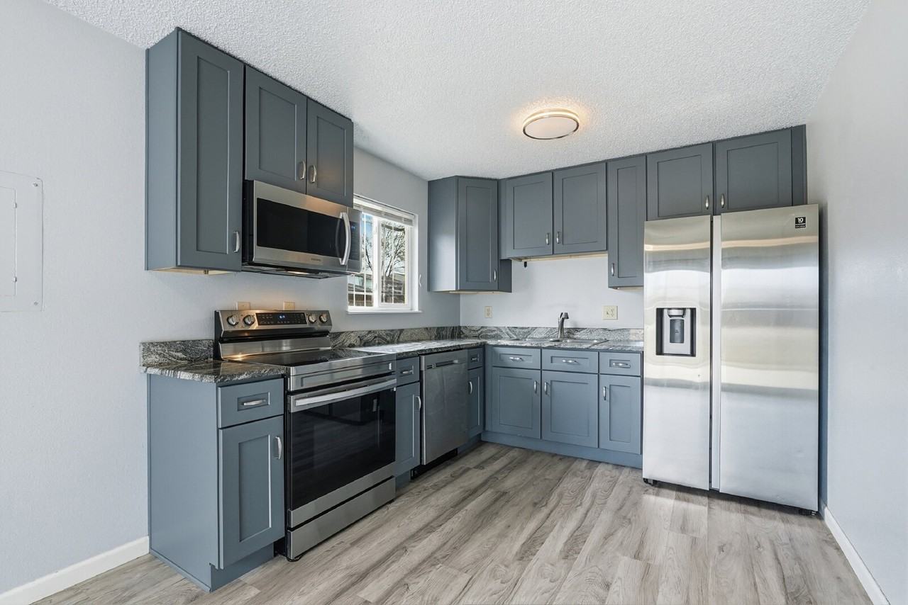 2095 Leoti Dr - Photo 7 of 27