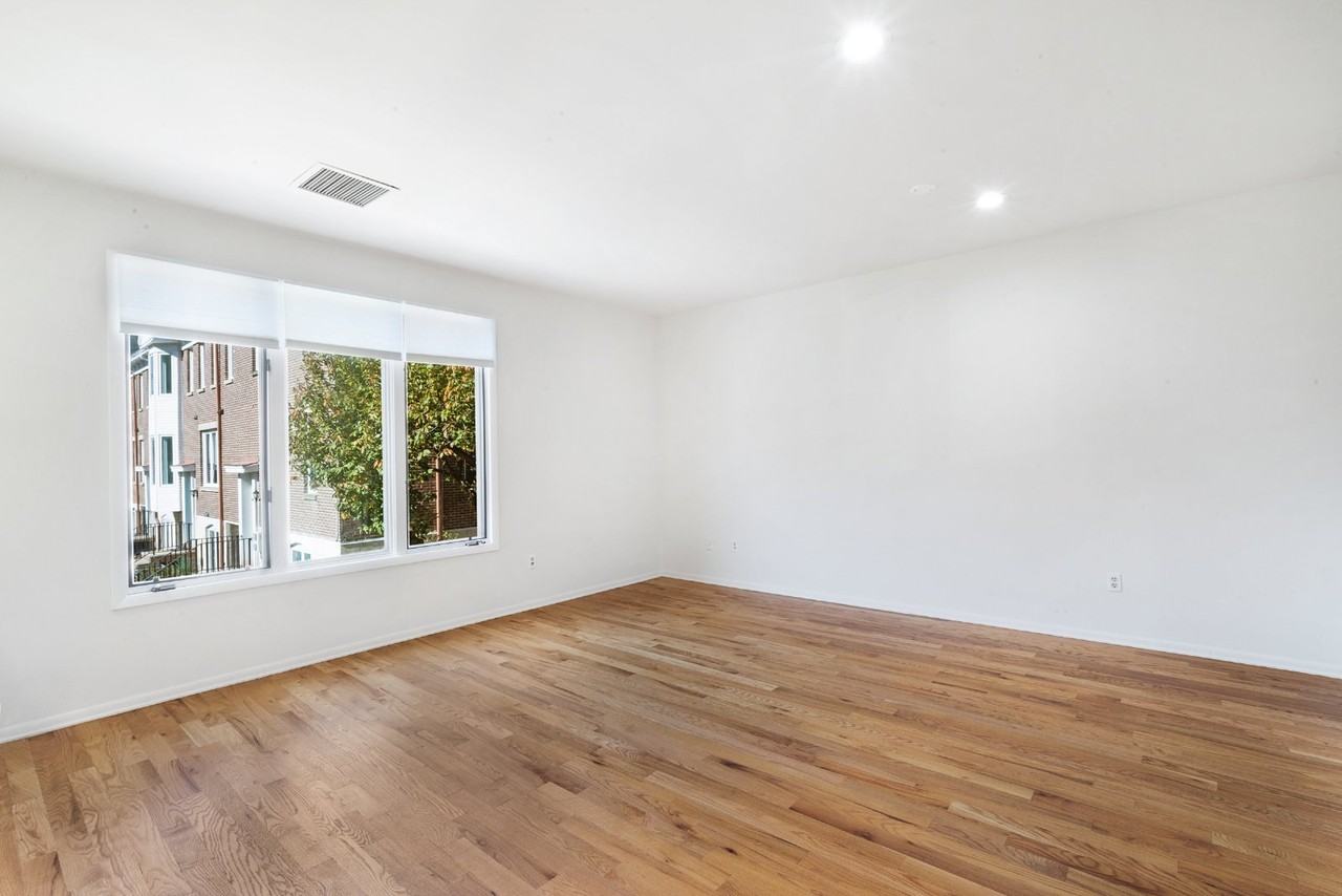 92 E Blackwell St Apt C - Photo 3 of 19