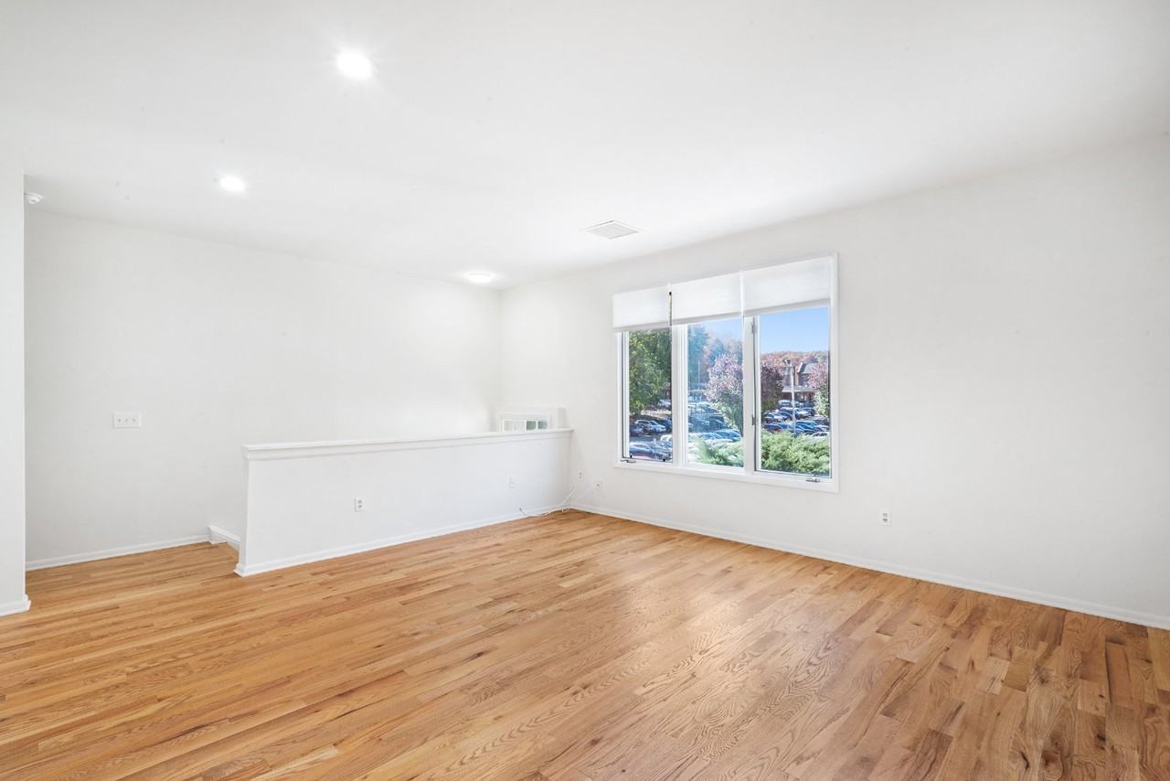 92 E Blackwell St Apt C - Photo 4 of 19