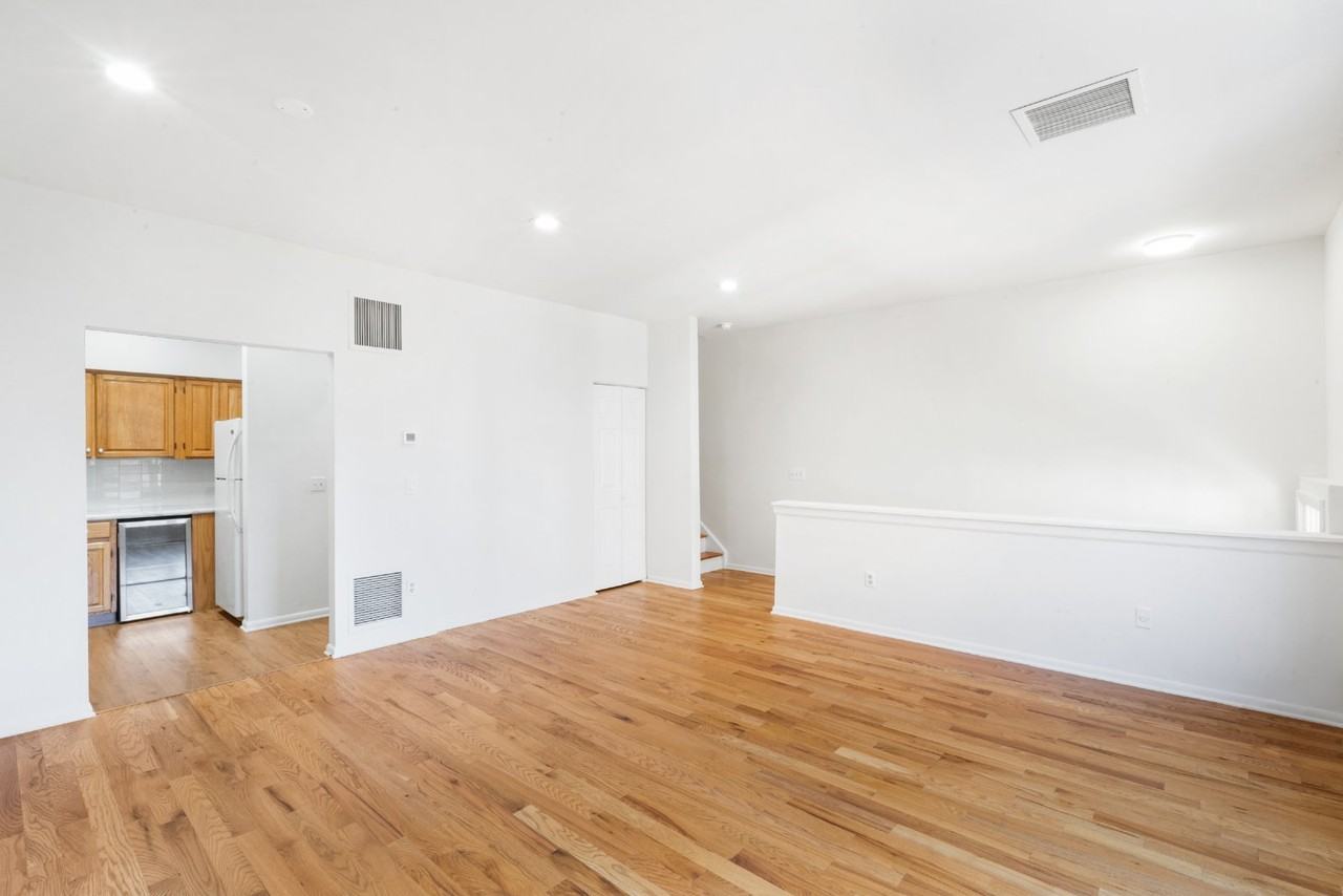 92 E Blackwell St Apt C - Photo 5 of 19